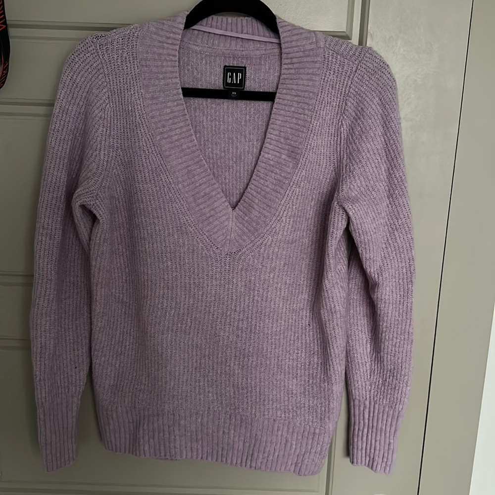Gap sweater
